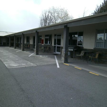 Anchorage Motel Apartments Те-Анау Экстерьер фото