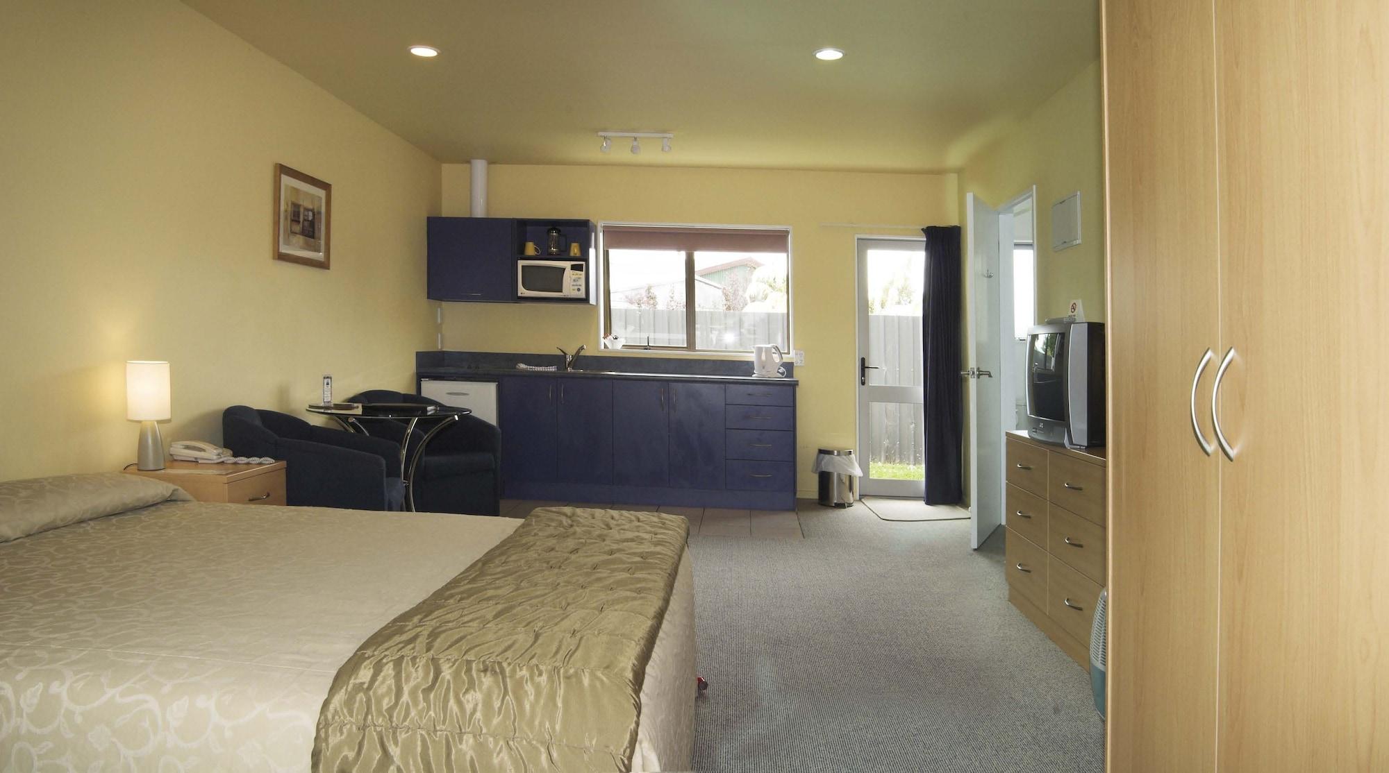 Anchorage Motel Apartments Те-Анау Экстерьер фото