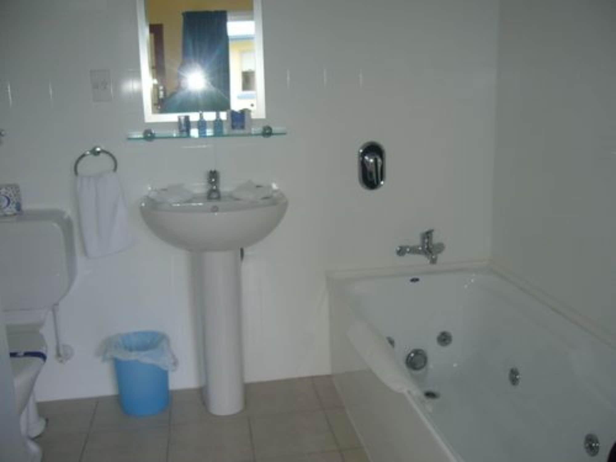Anchorage Motel Apartments Те-Анау Экстерьер фото