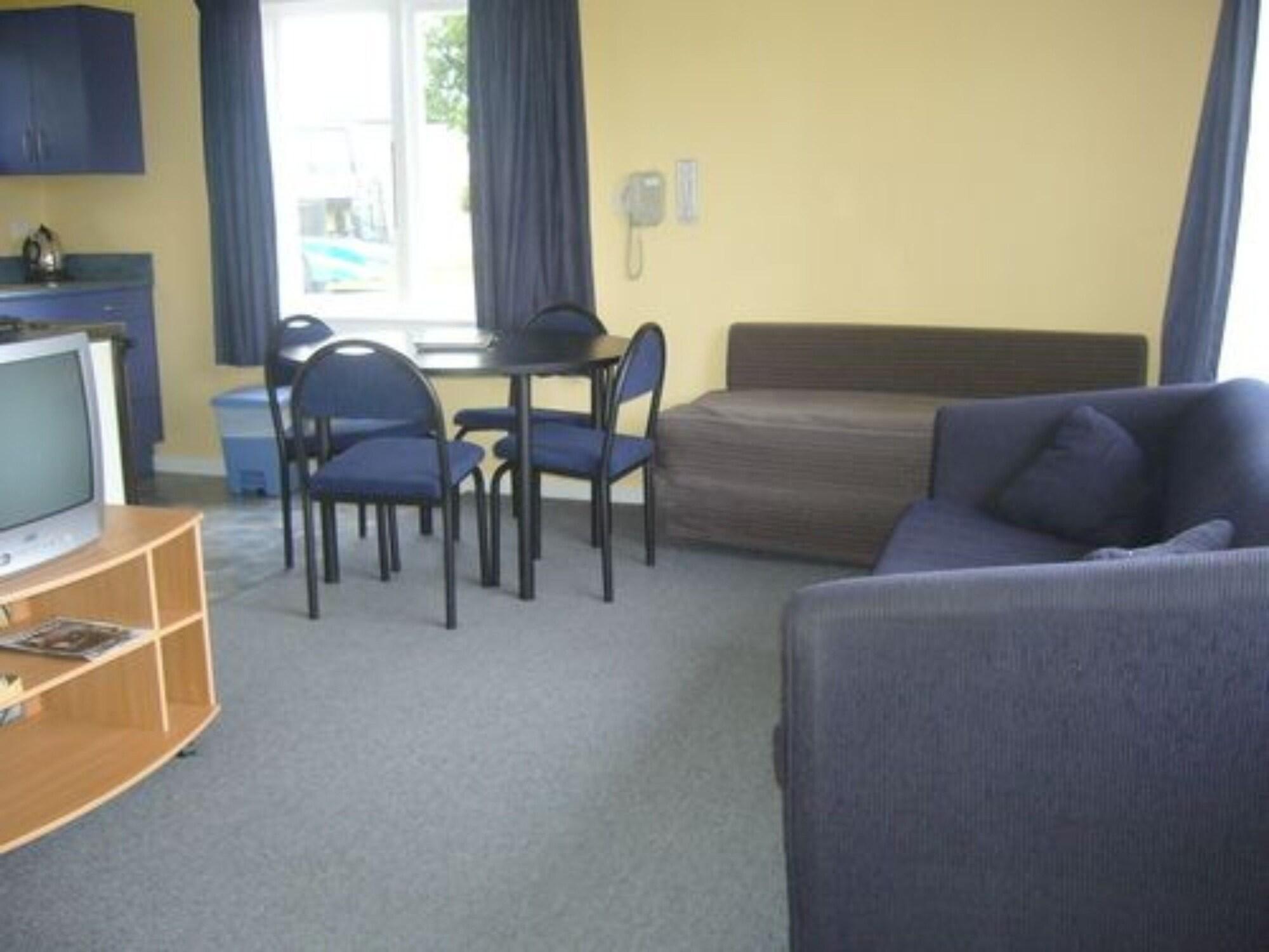 Anchorage Motel Apartments Те-Анау Экстерьер фото