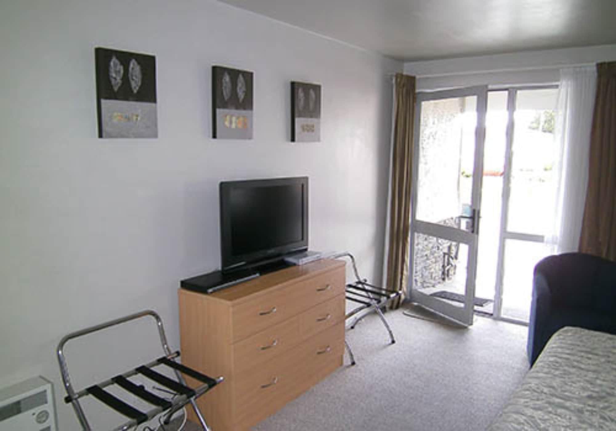 Anchorage Motel Apartments Те-Анау Экстерьер фото