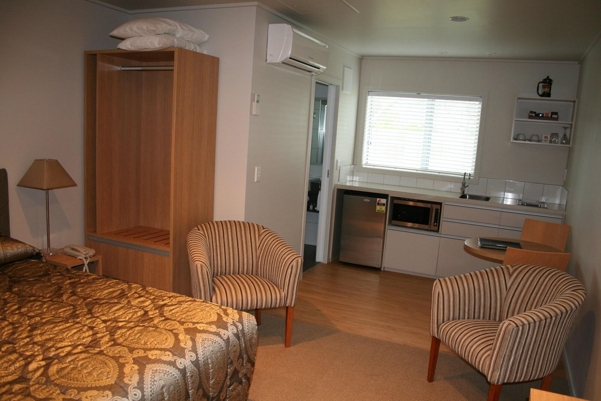 Anchorage Motel Apartments Те-Анау Экстерьер фото