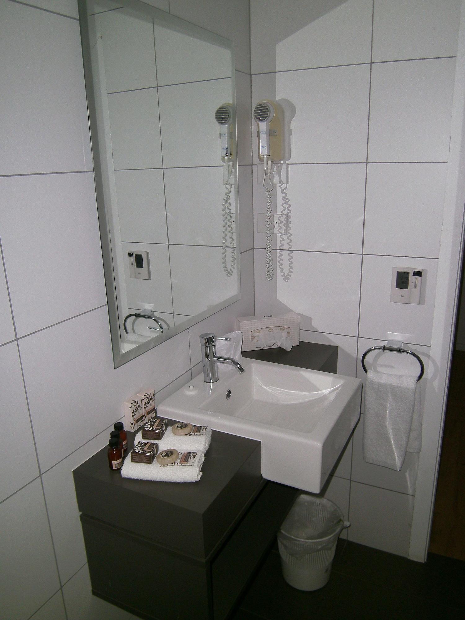 Anchorage Motel Apartments Те-Анау Экстерьер фото