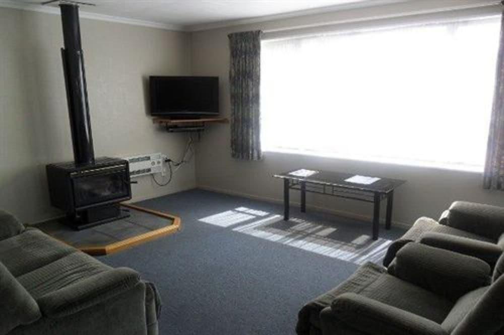 Anchorage Motel Apartments Те-Анау Экстерьер фото