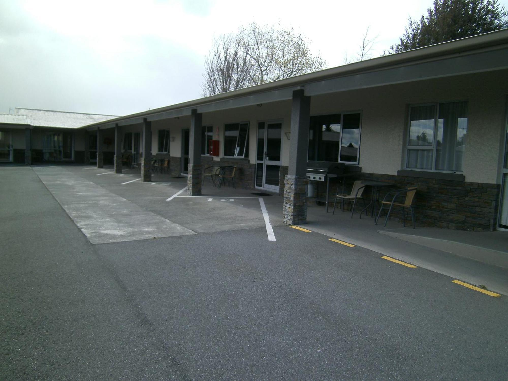 Anchorage Motel Apartments Те-Анау Экстерьер фото