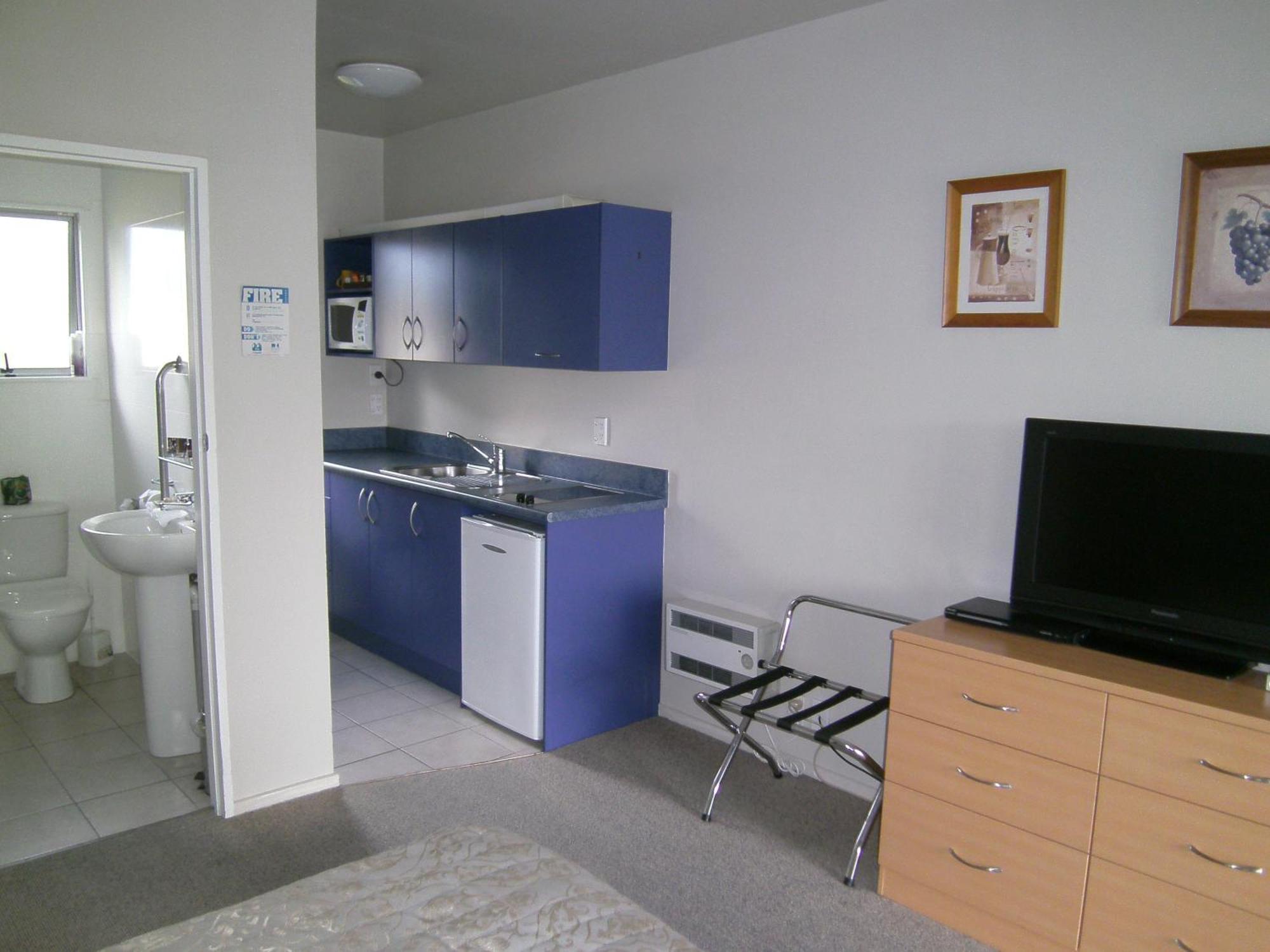 Anchorage Motel Apartments Те-Анау Экстерьер фото