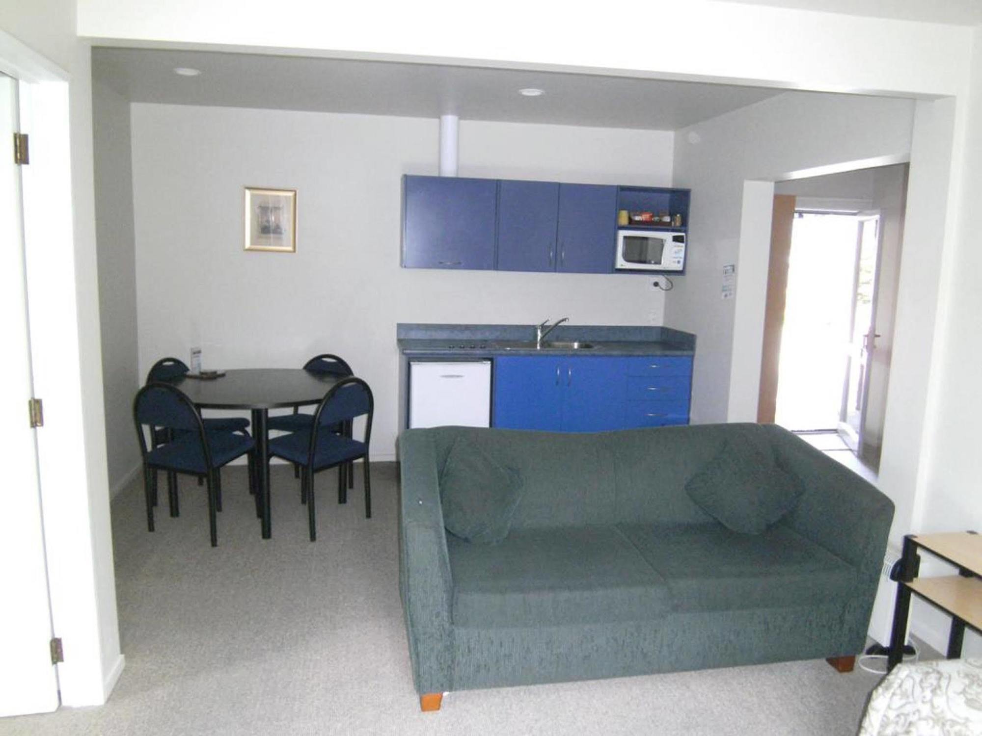 Anchorage Motel Apartments Те-Анау Экстерьер фото