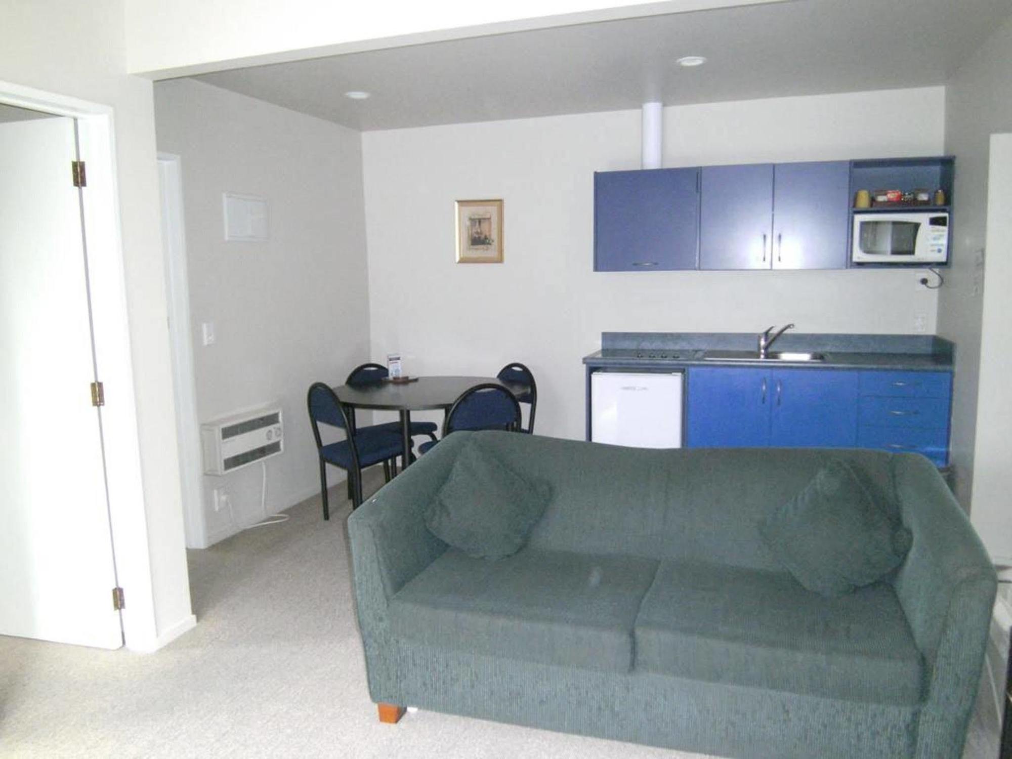Anchorage Motel Apartments Те-Анау Экстерьер фото