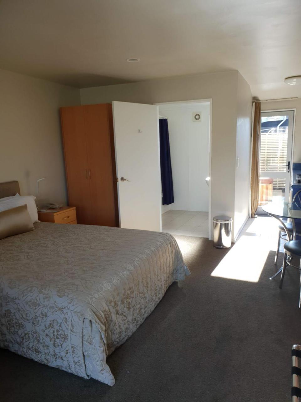 Anchorage Motel Apartments Те-Анау Экстерьер фото