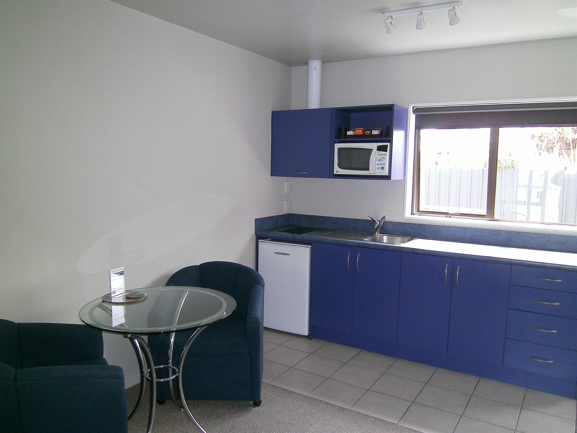 Anchorage Motel Apartments Те-Анау Экстерьер фото