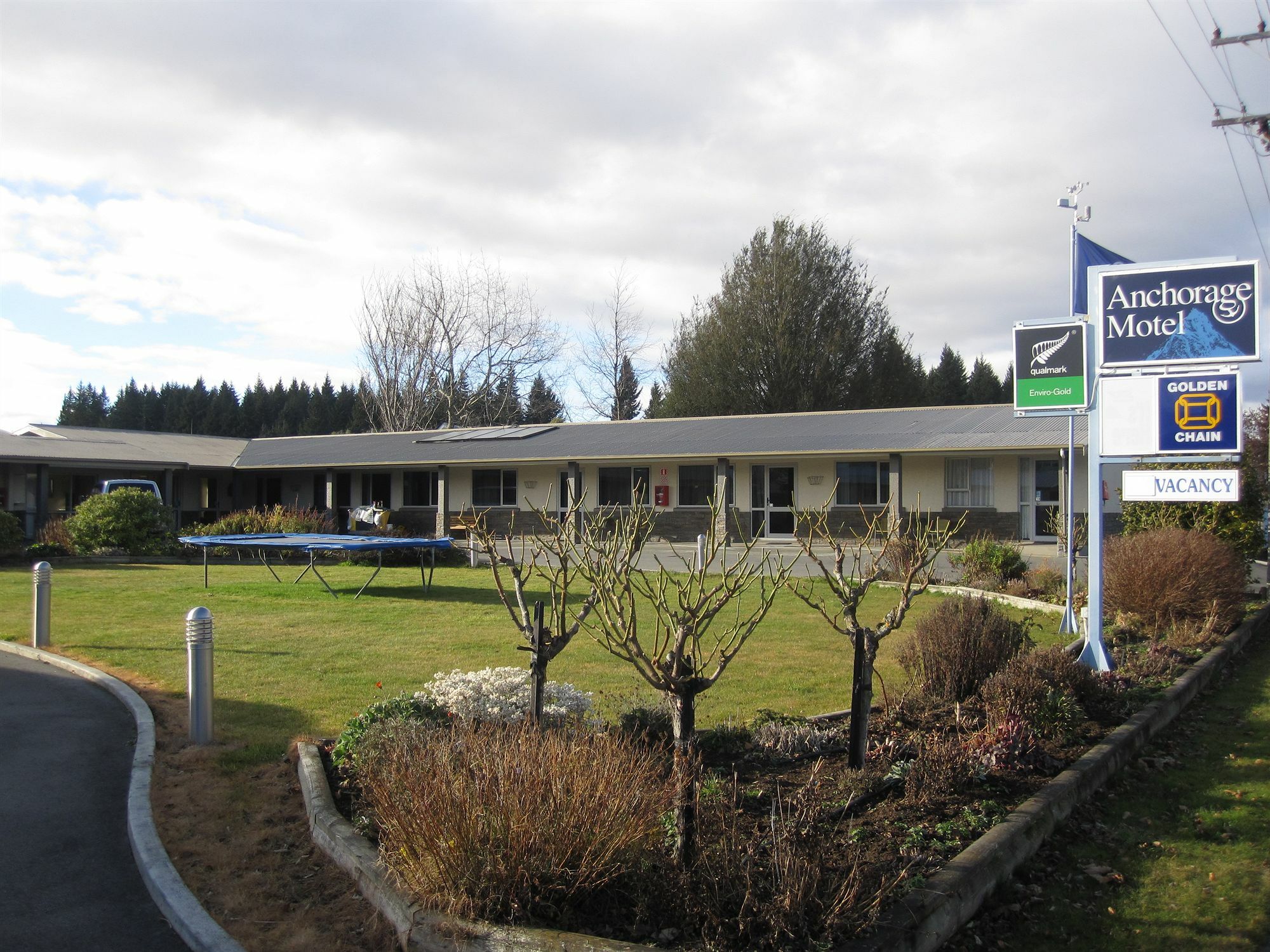 Anchorage Motel Apartments Те-Анау Экстерьер фото
