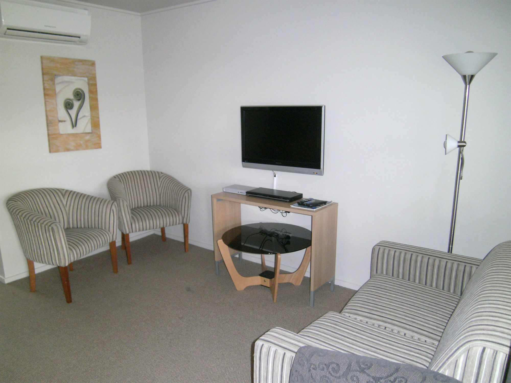Anchorage Motel Apartments Те-Анау Экстерьер фото